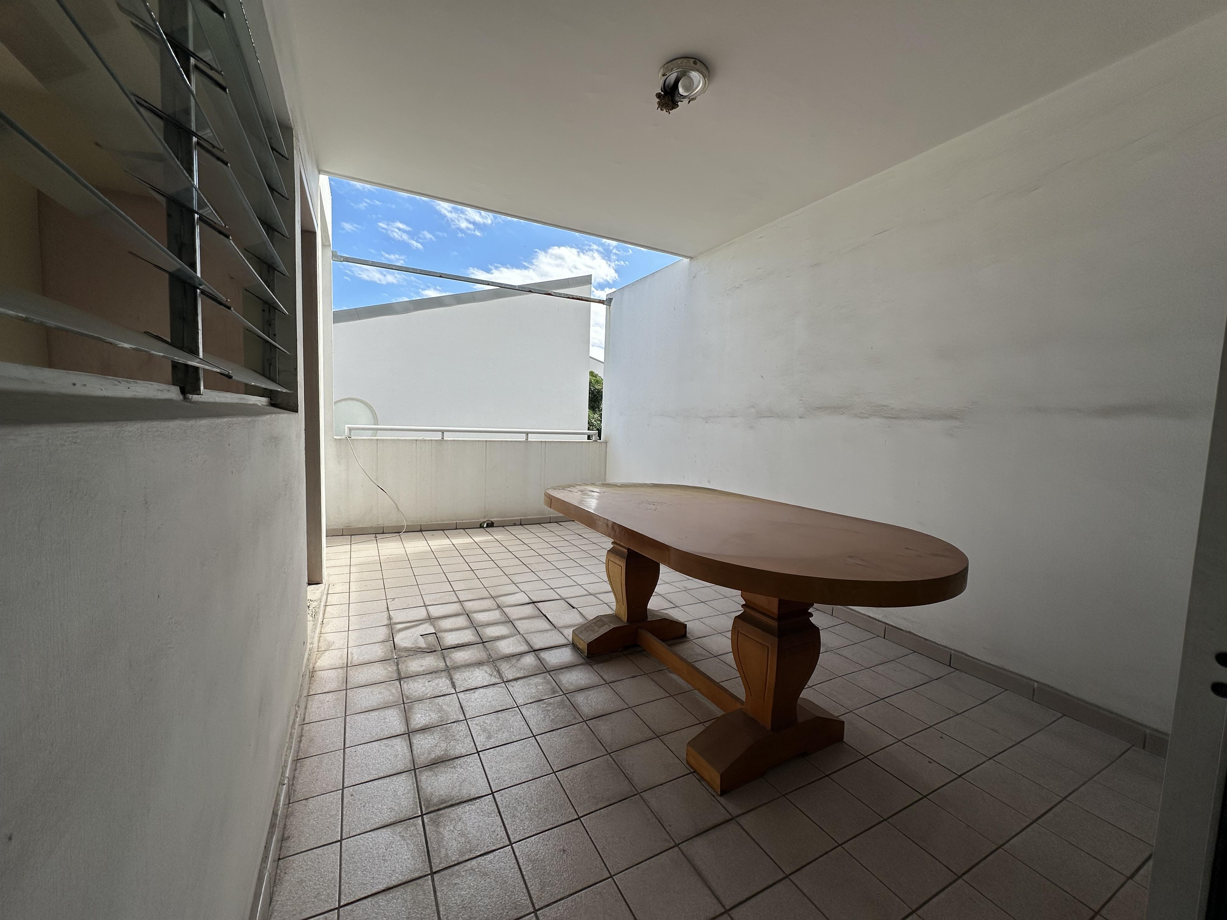 103 chaussée royale, Réunion, 2 Bedrooms Bedrooms, ,Appartement,À vendre,chaussée royale,2,1137