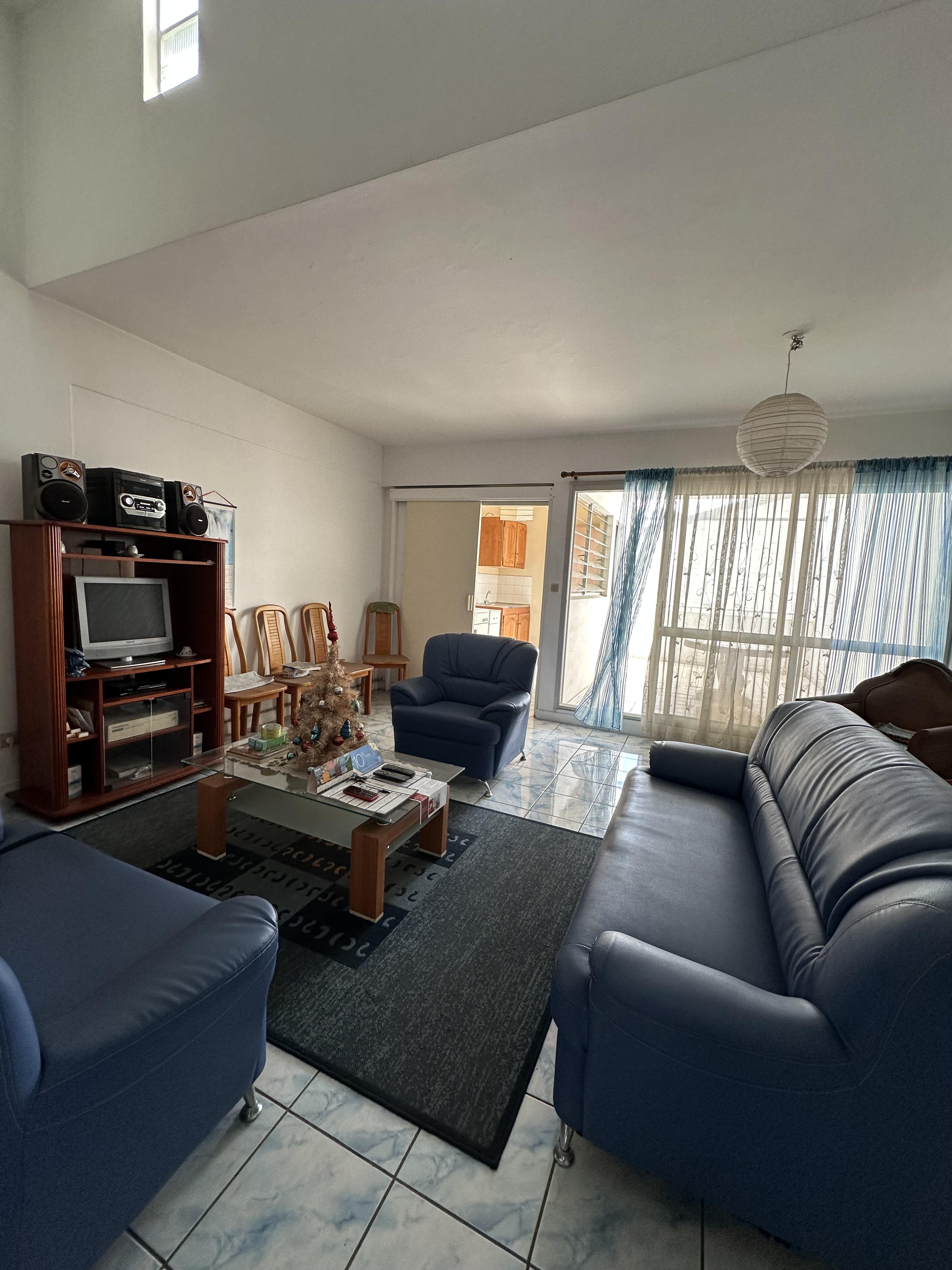 103 chaussée royale, Réunion, 2 Bedrooms Bedrooms, ,Appartement,À vendre,chaussée royale,2,1137