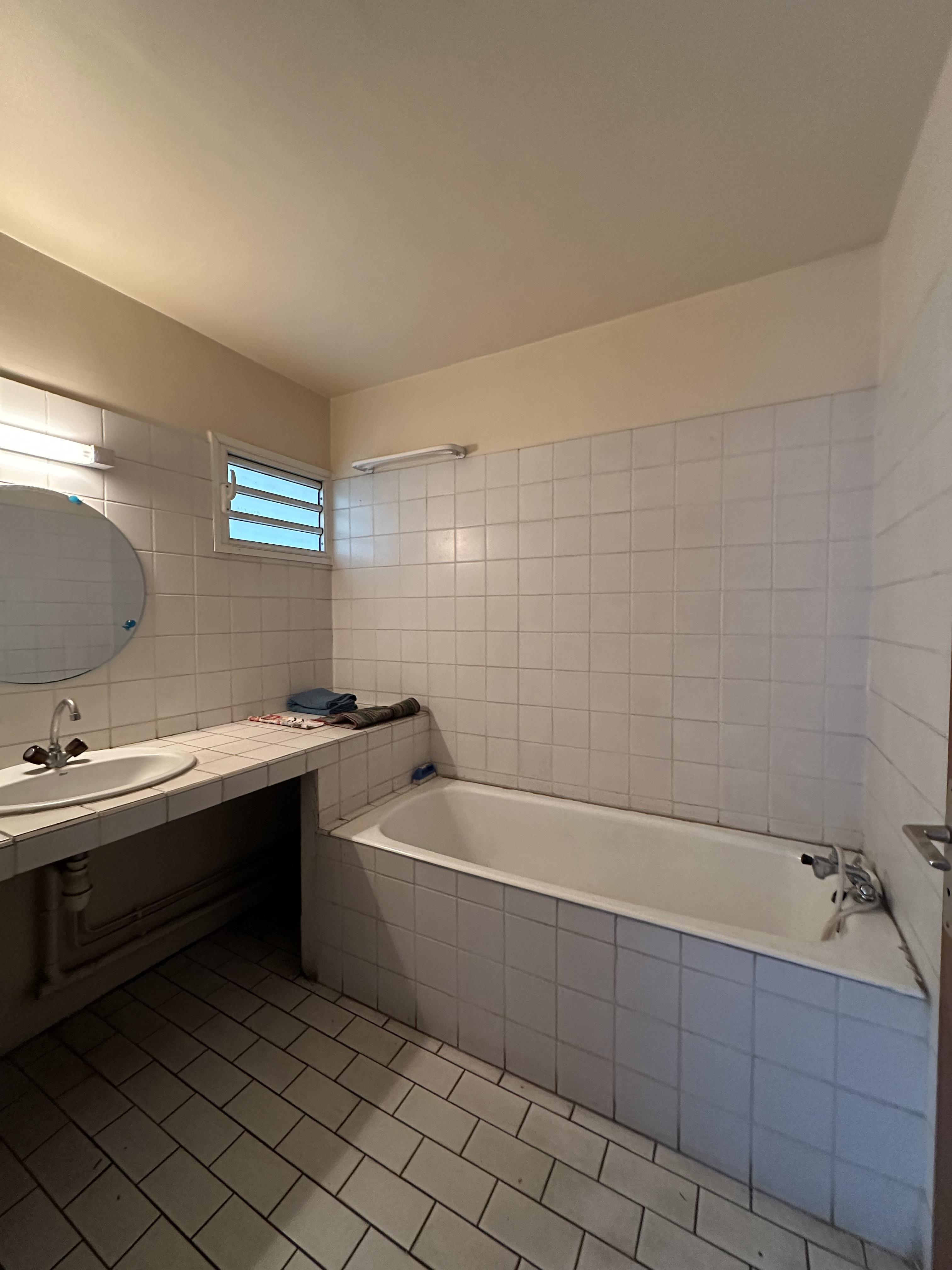 103 chaussée royale, Réunion, 2 Bedrooms Bedrooms, ,Appartement,À vendre,chaussée royale,2,1137